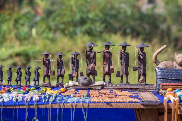 Handgefertigte Souvenirs Einem Touristenstand Auf Dem Wochenmarkt Der Nähe Des — Stockfoto