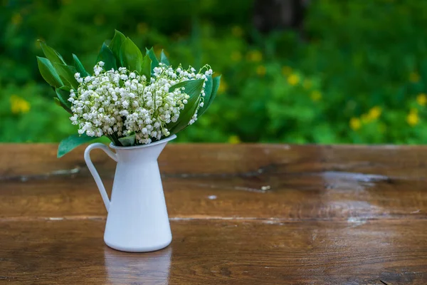 Beautiful Bouquet Lilies Valley White Enamel Vase Wooden Table Garden — Stock Photo, Image