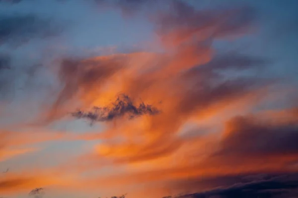 Nuvole Tramonto Sullo Sfondo Del Cielo Cielo Colorato Drammatico Con — Foto Stock