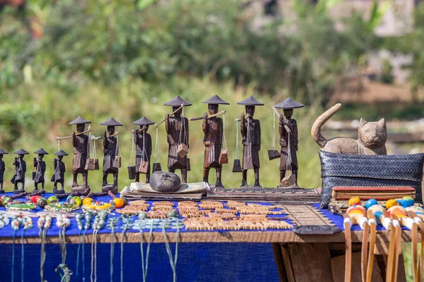 Souvenirs Faits Main Dans Étal Touristique Sur Marché Rue Près — Photo