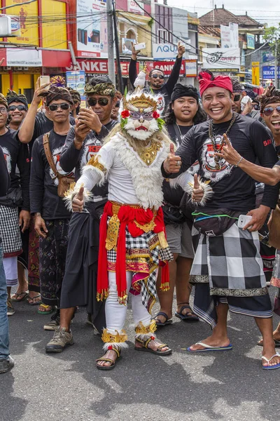 Bali Indonezja Styczeń 2018 Balijczyk Masce Hanumana Uczestniczy Ceremonii Ulicznej — Zdjęcie stockowe