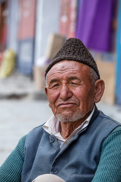 Leh India June 2015 Poor Old Man Street Market Mountain — Stock Photo, Image