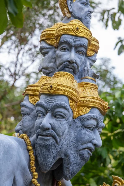 Veel Hoofden Standbeeld Straat Buurt Van Boeddhistische Tempel Thailand Eiland — Stockfoto