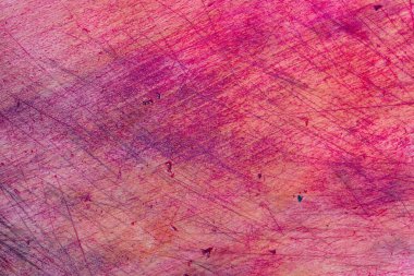 Mutfakta kırmızı pancar dilimledikten sonra eski tahta kesme tahtası. Yaklaş, üst manzara.