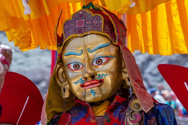 Тибетский Человек Одетый Мистическую Маску Исполняет Танец Время Буддийского Фестиваля — стоковое фото
