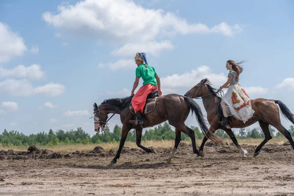 Slavuta Ukraine August 2021 Ukrainian Guy Girl Horseback Participate Ethno — Stock Photo, Image