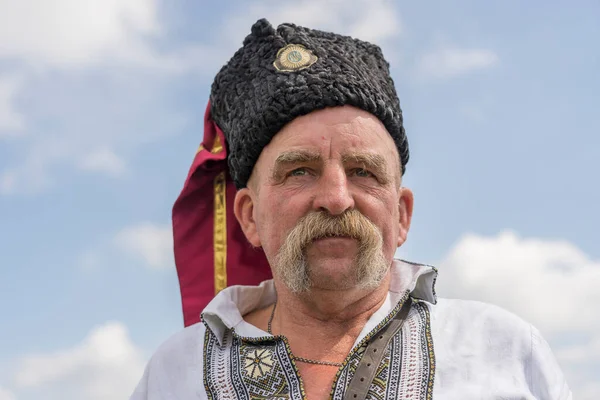 Eslavuta Ucrania Agosto 2021 Anciano Ucraniano Con Disfraces Nacionales Participa —  Fotos de Stock