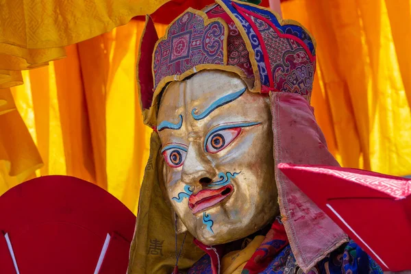 Hombre Tibetano Vestido Con Una Máscara Mística Realizar Una Danza —  Fotos de Stock