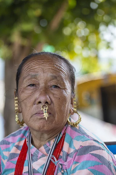 Kathmandu Nepal Okt 2016 Ältere Nepalesische Frau Mit Traditionellem Nasenschmuck — Stockfoto