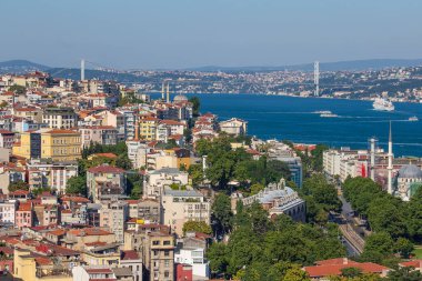 İstanbul, Türkiye - Temmuz 07, 2015: İstanbul, Türkiye 'deki eski binaların mimarisi ve su Altın Boynuzu
