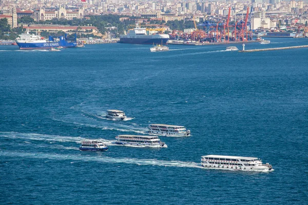 Istanbul Turquie Juillet 2015 District Beyoglu Navires Touristiques Eau Golden — Photo