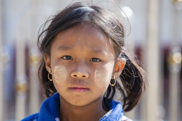 Inle Lake Myanmar Burma Jan 2016 Young Girl Myanmar Tanaka — Stock Photo, Image