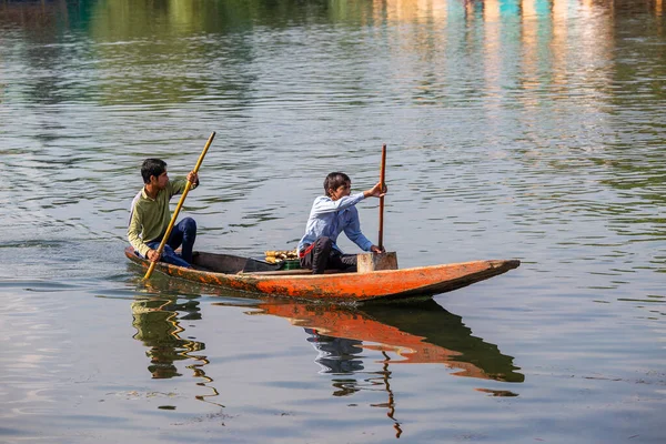 Шринагар Индия Июля 2015 Года Озере Либин Дал Местные Жители — стоковое фото
