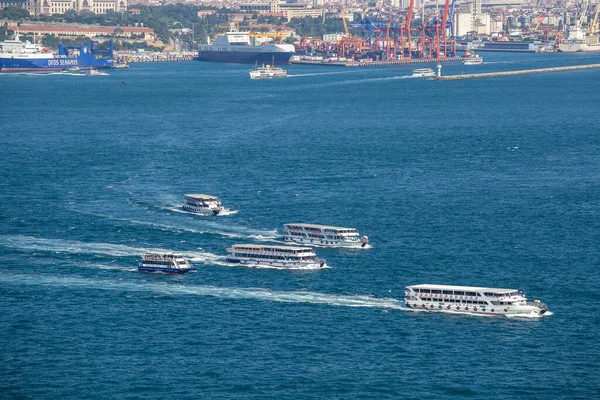 Istanbul Turquie Juillet 2015 District Beyoglu Navires Touristiques Eau Golden — Photo