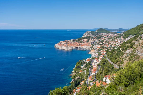 旧市街ドゥブロヴニク 青い海と山 クロアチアの空中ビュー アドリア海のダルマチア沿岸 旅と自然概念 — ストック写真