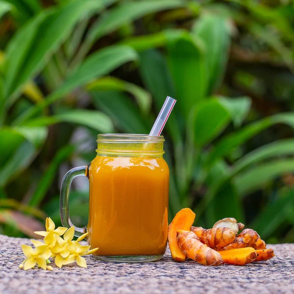 Energy Tonic Drink Mit Kurkuma Ingwer Zitrone Und Honig Glasbecher — Stockfoto