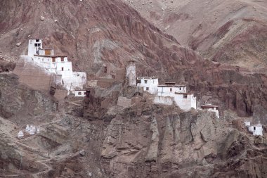 Basgo Manastırı Basgo, Ladakh, Hindistan 'da bulunan bir Budist manastırıdır. , 