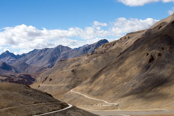 Himalájai táj Himalája manali leh autópálya mentén. Himachal pradesh, india — Stock Fotó