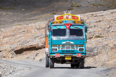 Kamyon üzerinde yüksek irtifa Manali - Leh road, Hindistan