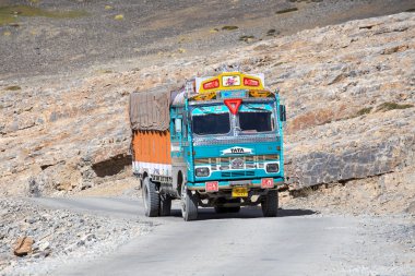 Kamyon üzerinde yüksek irtifa Manali - Leh road, Hindistan