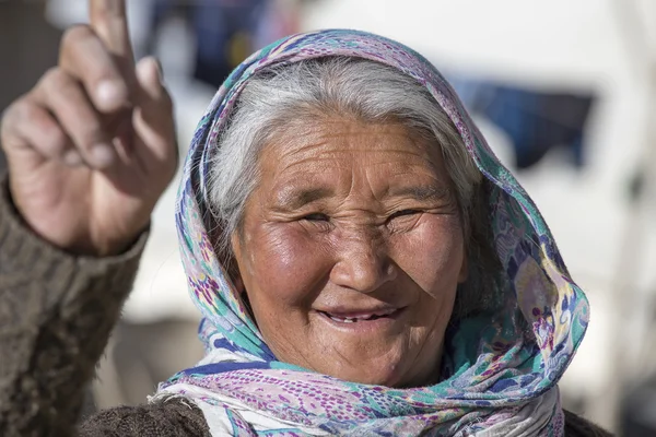 Old local woman in Ladakh. India — Stock Photo, Image