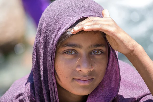 Lokale junge mädchen in manali, indien — Stockfoto