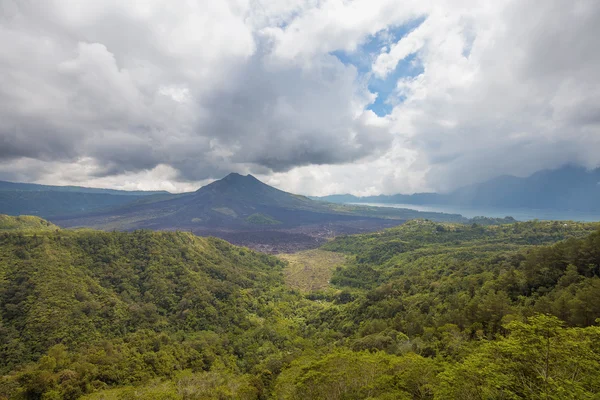 Landschaft des Vulkans Batur auf der Insel Bali, Indonesien — Stockfoto