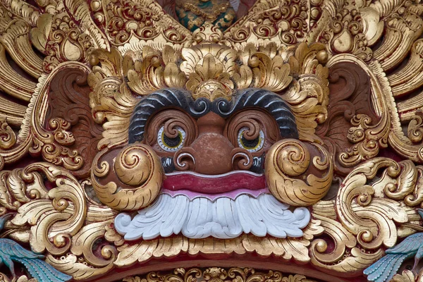 Träskulptur av demonen i templet i Ubud, Bali, Indonesien — Stockfoto