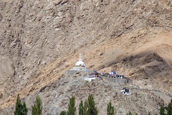 Magas Shanti sztúpa Leh, Ladakh, India — Stock Fotó