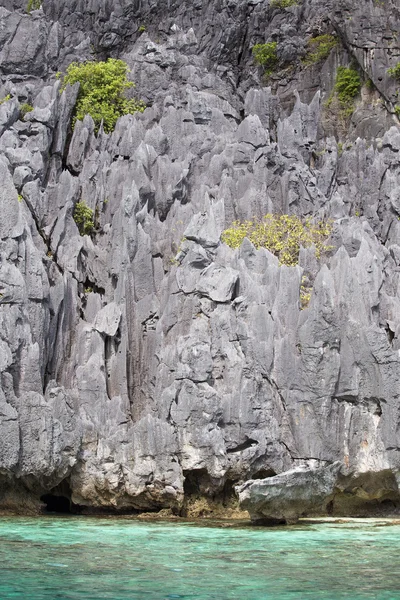 Maravilhosa lagoa em El Nido, Filipinas. Rocha e mar — Fotografia de Stock