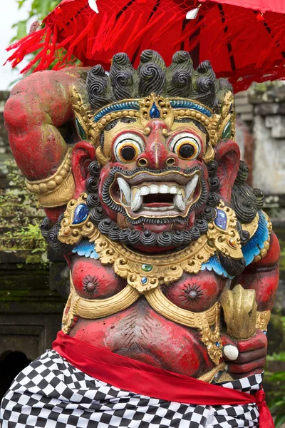 Primo piano della tradizionale statua di Dio balinese nel tempio centrale di Bali — Foto Stock