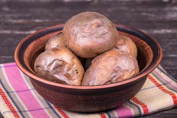 Ukrainska nationalrätt är bakad potatis — Stockfoto