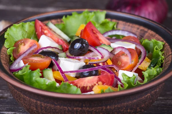 Fresh vegetable colorful greek salad in pate — Stock Photo, Image