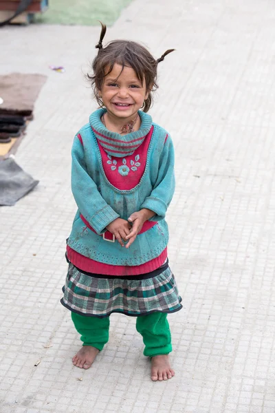 Ragazza mendicante a Leh, India — Foto Stock