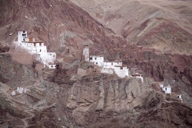 Basgo Manastırı Basgo, Ladakh, Hindistan 'da bulunan bir Budist manastırıdır. , 