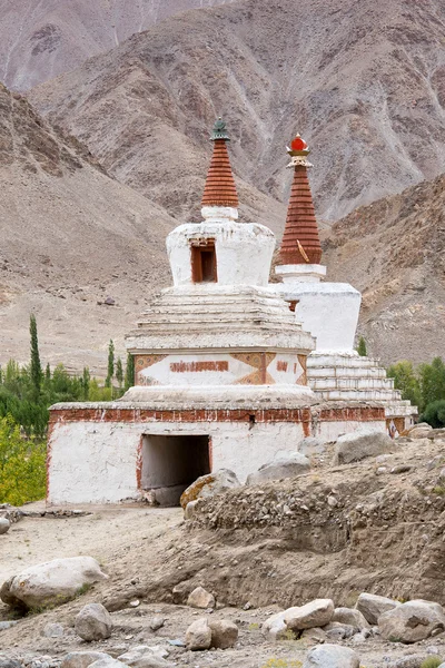 Tall Shanti Stupa in Chemdey Fampa, Buddhist Monastery, Ladakh, Jammu & Kashmir, India — стоковое фото