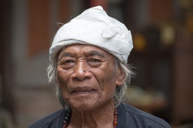 Bali adasında portre yaşlı adam. Endonezya