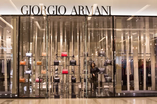 Vista frontal da loja Giorgio Armani no Shopping Siam Paragon. Bangkok, Tailândia . — Fotografia de Stock