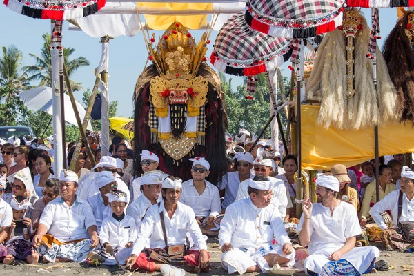 Indonesian people celebrate Balinese New Year and the arrival of spring. — Stock Photo, Image