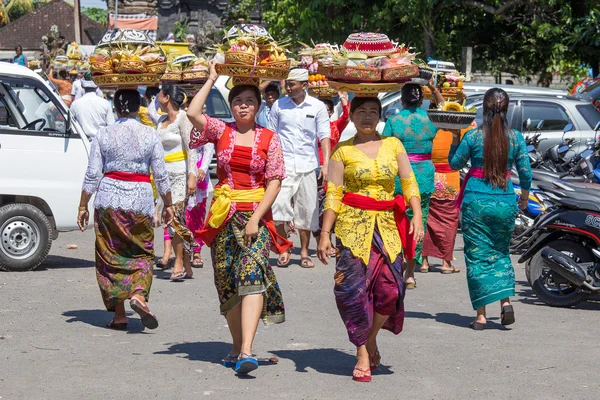 Indonesian people celebrate Balinese New Year and the arrival of spring. — Stock Photo, Image