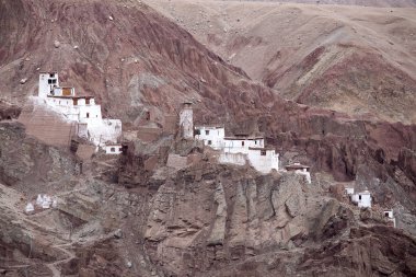 Basgo Manastırı Basgo, Ladakh, Hindistan 'da bulunan bir Budist manastırıdır. , 