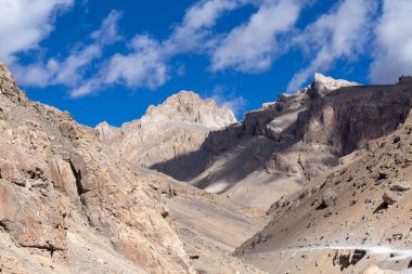 Himalaya peyzaj Himalayalar manali leh yolu boyunca. Himachal pradesh, Hindistan 
