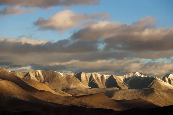 Himálajské krajina v Himálaji po silnici, manali, leh. Himachal pradesh, Indie — Stock fotografie