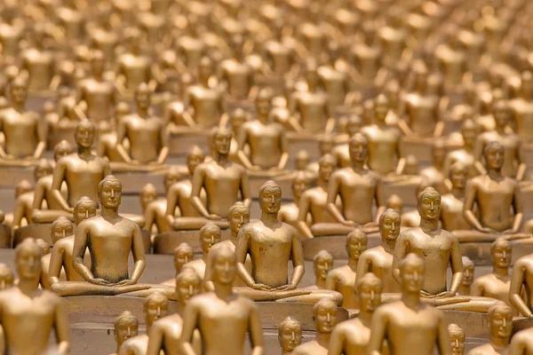 Million golden Buddha figurine in Wat Phra Dhammakaya. Buddhist temple in Bangkok, Thailand — Stock Photo, Image