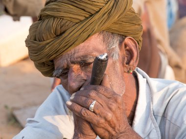 Hint göçebe yıllık Pushkar deve Mela katıldı