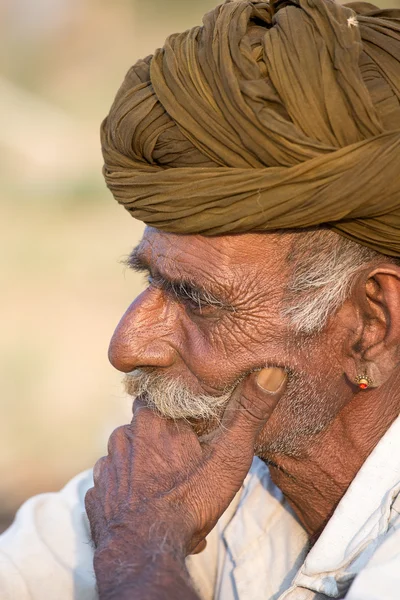 Nomade indiano ha partecipato alla annuale Pushkar Camel Mela — Foto Stock