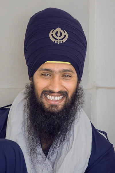 Sikh człowiek wizyty Golden Temple w Amritsar, Pendżab, Indie. — Zdjęcie stockowe