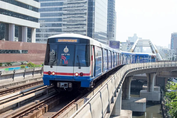 BTS Skytrain i Bangkok, Thailand. — Stockfoto