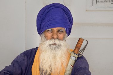 Amritsar, Pencap, Hindistan altın tapınağı ziyaret Sih adam.