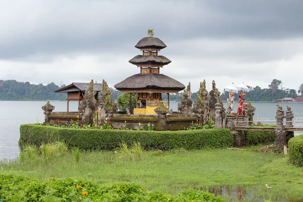 Ulun Danu Bratan, Temple sur le lac, Bali, Indonésie — Photo